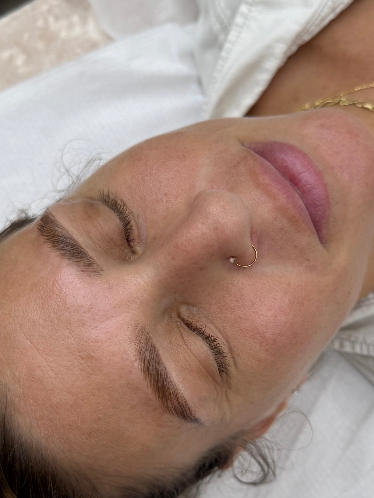 Brow Lamination + depilación