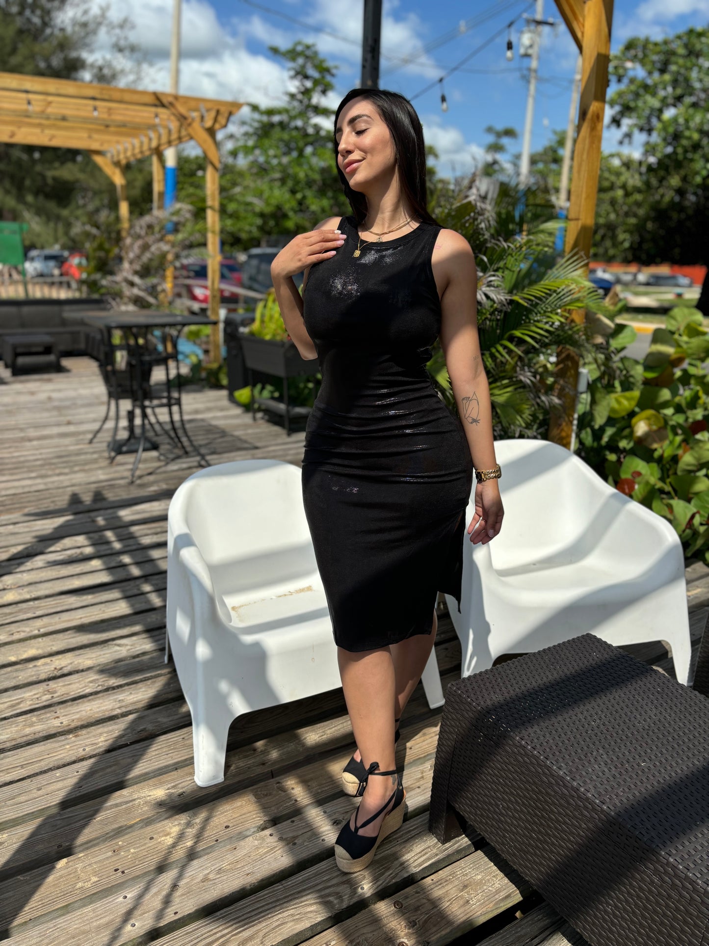 Black sleeveless Midi